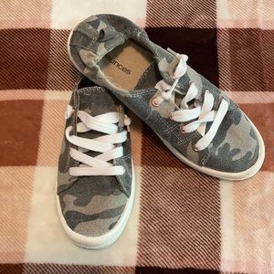 ✨JUST LISTED✨ Maurice’s Camo Lace-Up Sneakers